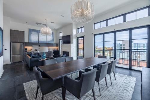 Una cocina o cocineta en 121 Hotel by AvantStay Modern Comfort in Nashville's West End