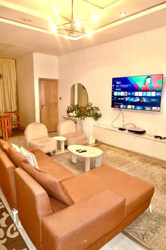 Mirrors Edge Properties TV 또는 엔터테인먼트 센터