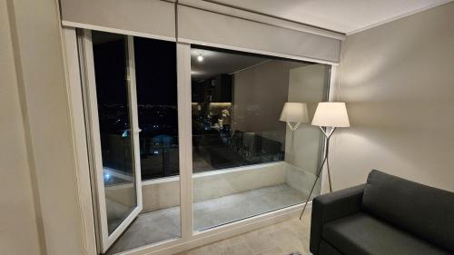 a living room with a large window with a couch at Moderno, nuevo, excelente ubicación, 1D1B, parking in Los Ángeles