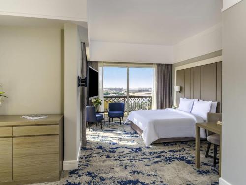 Una cama o camas en una habitación de Rixos Bab Al Bahr - Ultra All Inclusive