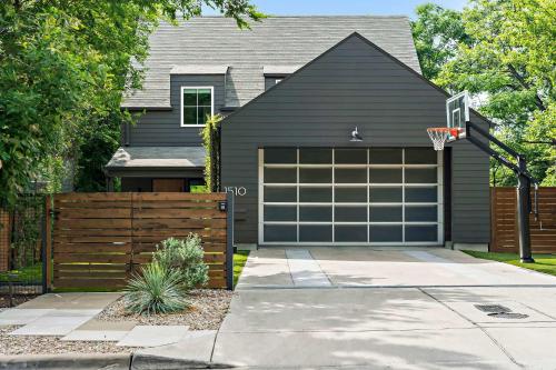 Το κτήριο όπου στεγάζεται  η παραθεριστική κατοικία