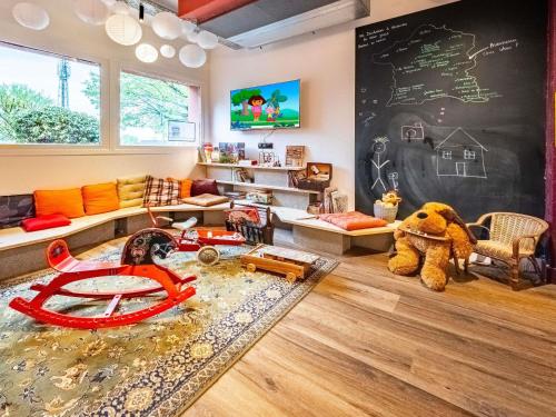 a living room filled with furniture and a chalkboard at greet Hotel Massieux Lyon Nord in Massieux