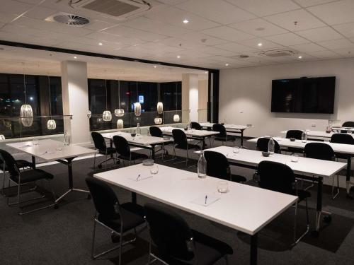 Mantra Tonsley Adelaideにあるテレビまたはエンターテインメントセンター