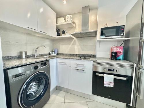 Candy Pop - AC, High speed internet ,Desk with natural light, Pool and two Terraces