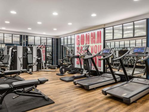 Fitness centrum a/nebo fitness zařízení v ubytování Pullman Budapest