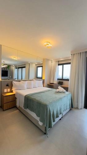 a bedroom with a large bed with white pillows at Elegância e conforto a passos da Beira-mar in Fortaleza