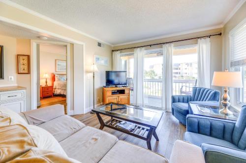 Ảnh trong thư viện ảnh của Eclectic Atlantic Beach Condo with Amenity Access! ở Atlantic Beach