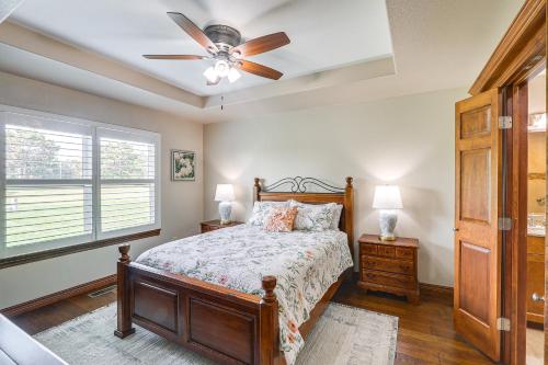 Winfieldにある2 Mi to Main Street Family Home in Winfield!のベッドと天井扇風機のある寝室