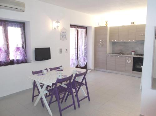 A kitchen or kitchenette at Budoni Mare