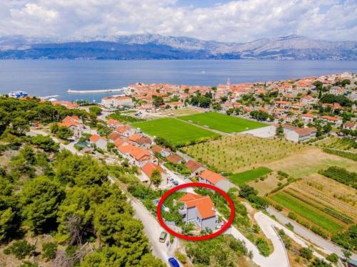Apartments with parking space Postira, Brac - 24905