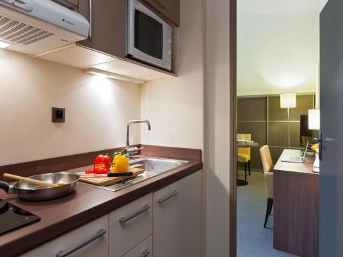 Foto dalla galleria di Apartment with pool park view a Ferney-Voltaire