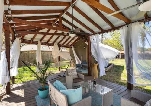 Χώρος καθιστικού στο Fire Pit, Cozy, Pets OK, WiFi, Fenced Yard