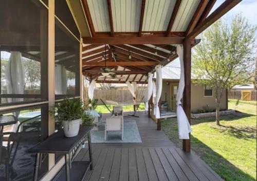 Κήπος έξω από το Fire Pit, Cozy, Pets OK, WiFi, Fenced Yard
