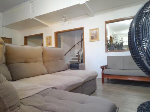 Ein Sitzbereich in der Unterkunft Casa Amarela