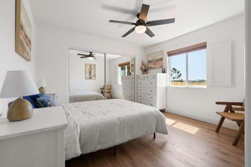 Katil atau katil-katil dalam bilik di Luxury Oasis Compound with Hot Tub with 3 Homes