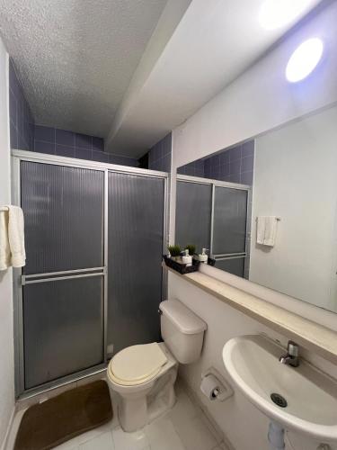 a bathroom with a toilet and a sink at Silvia Maria Lodging House in Valledupar