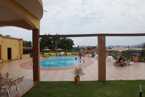 Bazén v ubytování Nican Resort Hotel Seguku Entebbe nebo v jeho okolí