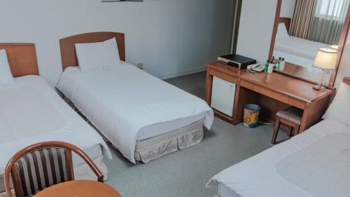 Postel nebo postele na pokoji v ubytování Busan Central Hotel