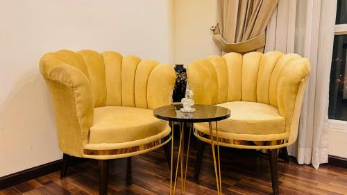 Posezení v ubytování Gold Crest Luxury Hotel Apartments DHA Phase 4 Lahore