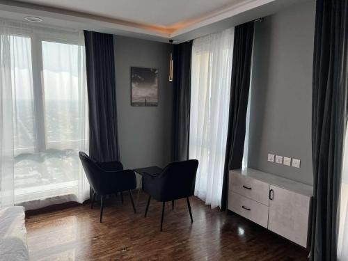 Postel nebo postele na pokoji v ubytování Gold Crest Luxury Hotel Apartments DHA Phase 4 Lahore