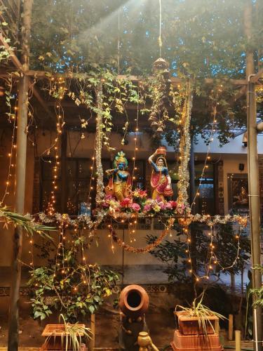 Un jardín fuera de Maha Periyava Kuteeram Family Room