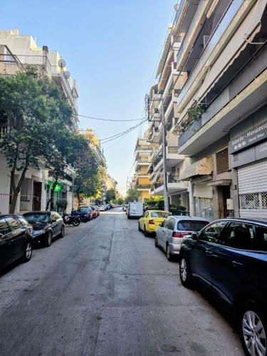 1BR Warm and Earthy apartment in Athens with AC