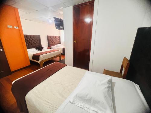 Ένα ή περισσότερα κρεβάτια σε δωμάτιο στο Hostal Orosheam
