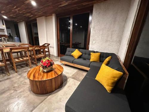 Luxury Dream Village in Palmarito Puerto Escondido的休息区