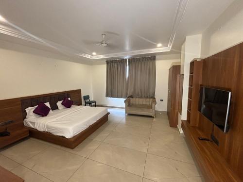 Μια τηλεόραση ή/και κέντρο ψυχαγωγίας στο Hotel Park Areca, Jaipur