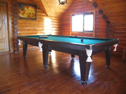 Τραπέζι μπιλιάρδου στο Cottage Radomyshl'