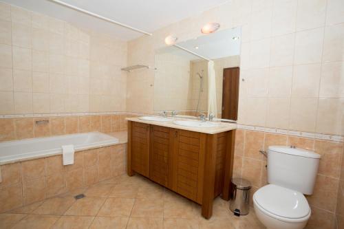 a bathroom with a toilet and a sink and a tub at Kaliakria Resort in Topola