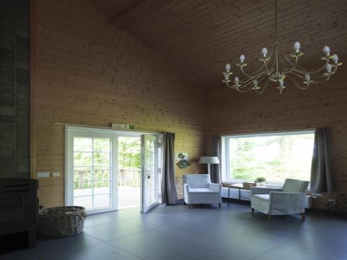 Posezení v ubytování Spacious Family Villa in Soy