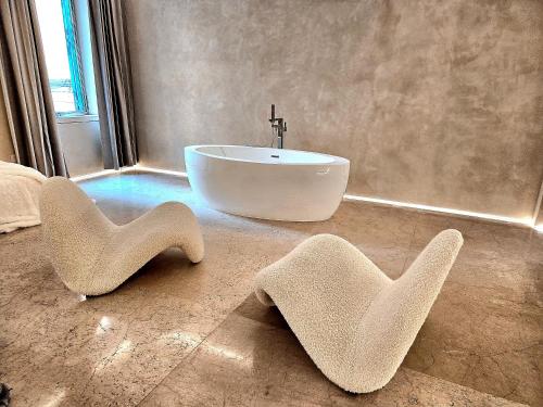 DUNE at Spanish Steps Luxury Apartment-Suite photo 51