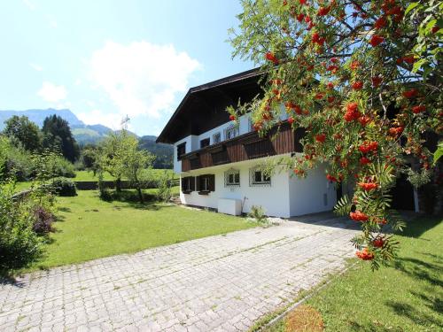 an external view of a house with a garden at Chalet in St Johann near Ski Slopes in Alpendorf