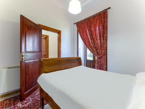 Ένα ή περισσότερα κρεβάτια σε δωμάτιο στο Lavish Sicilian Villa with Pool