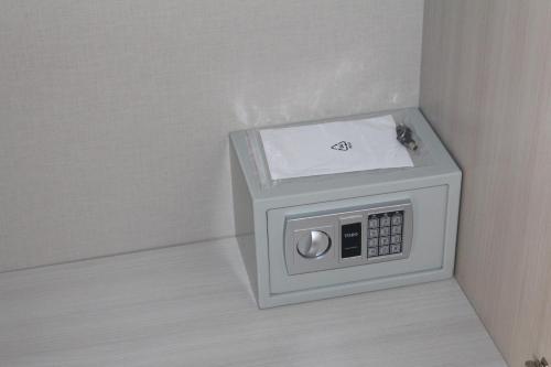 a microwave oven sitting on top of a wall at HOTEL MERCURIO SUL MARE - Fish restaurant and private beach in Capo Vaticano