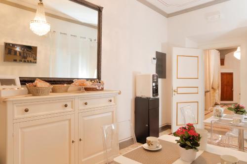 Una cocina o zona de cocina en Palazzo Mari suite & rooms b&b