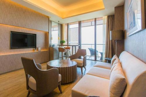 TV a/nebo společenská místnost v ubytování Mangrove Tree Resort World Qingdao