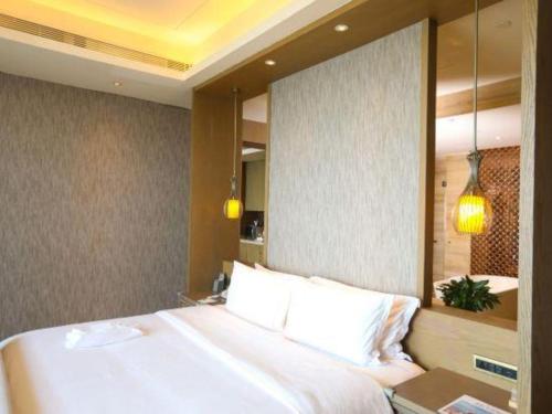 Postel nebo postele na pokoji v ubytování Mangrove Tree Resort World Qingdao