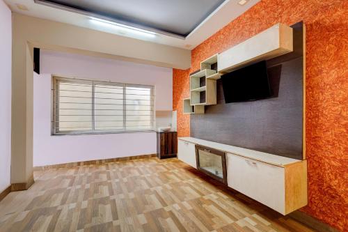 Μια τηλεόραση ή/και κέντρο ψυχαγωγίας στο Super Hotel O Ashok Nagar Metro Station Chennai Formerly G Cloud