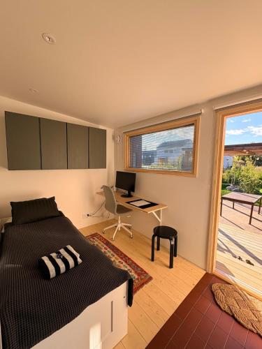 Postel nebo postele na pokoji v ubytování Charming guesthouse with sauna in Helsinki