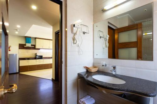 Koupelna v ubytování Suite Homes, Serviced Apartment Hotel
