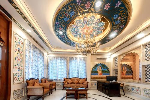 a living room with a ceiling with a chandelier at Umrao Mahal Jaipur in Jaipur