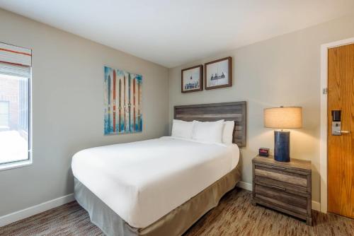 a bedroom with a large white bed and a window at Park Plaza Resort - Park City, Ascend Collection Hotel in Park City