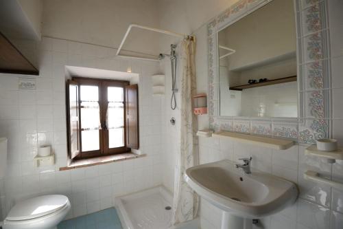 Koupelna v ubytování Agriturismo Le Cerinaie