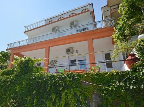 Gallery image of To Pithari in Skala Marion