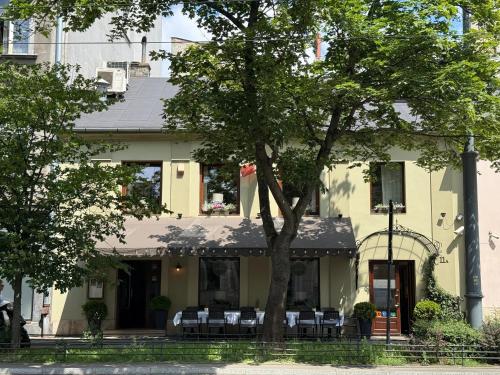 Zgradba, v kateri se nahaja apartma