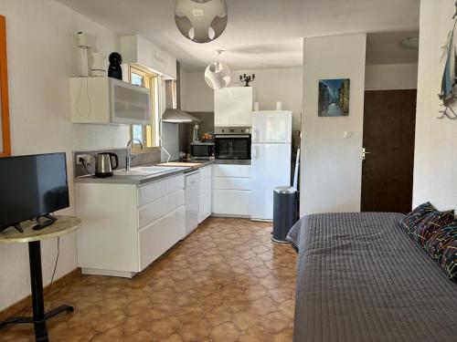 Dapur atau dapur kecil di Pied à terre - Port de Hyères
