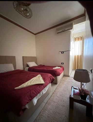 Postel nebo postele na pokoji v ubytování Zain Pyramids Hotel