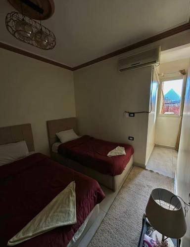 Postel nebo postele na pokoji v ubytování Zain Pyramids Hotel